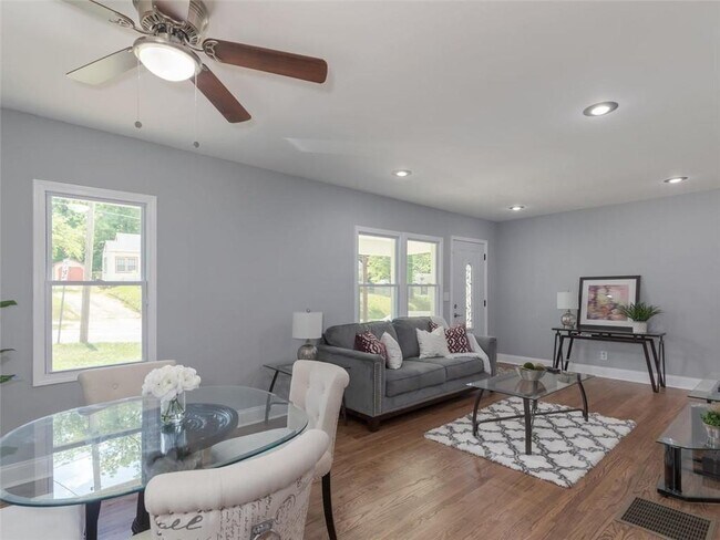Living Room/Dining Room - 1377 Avon Ave SW