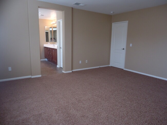 Building Photo - GORGEOUS TWO STORY HOME IN GRANITE HILLS 4...