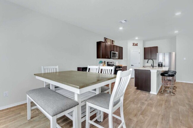 Building Photo - "Charming 4-Bedroom Retreat with Spacious ...