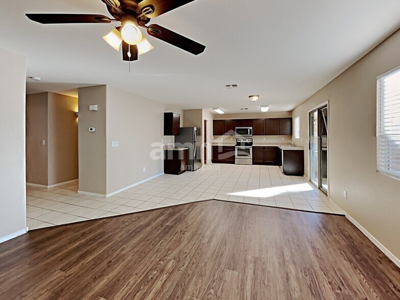 Building Photo - 1117 E Dust Devil Dr