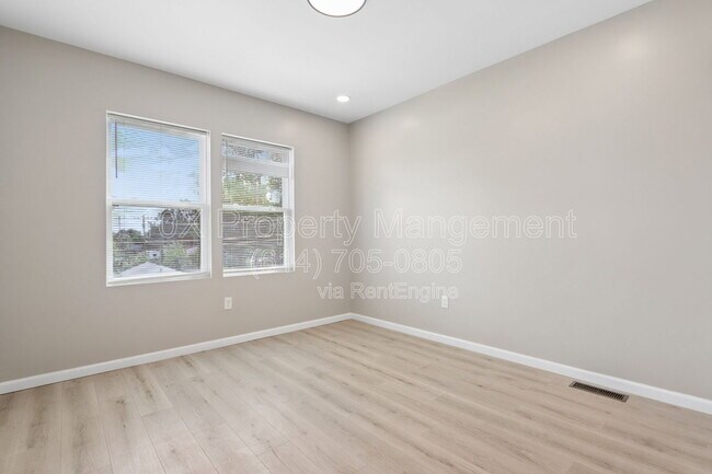 Building Photo - 1209 E Whittier St