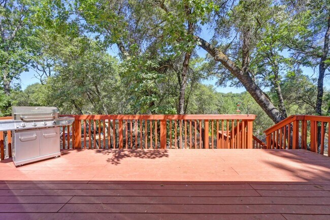 Building Photo - 4175 Helen Ln