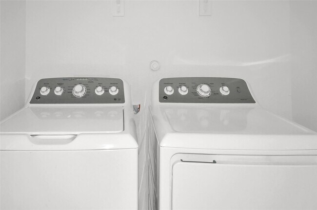 Building Photo - 3604 Esperanza St