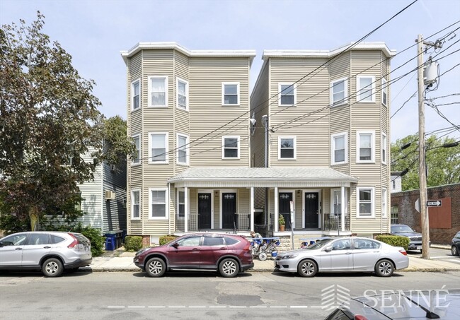 Building Photo - 393 Washington St