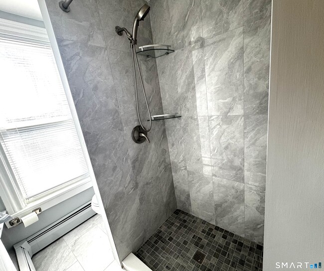 Building Photo - 10 Bayview Ave