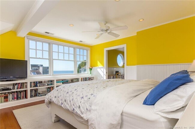 Building Photo - 140 Overshore Dr E