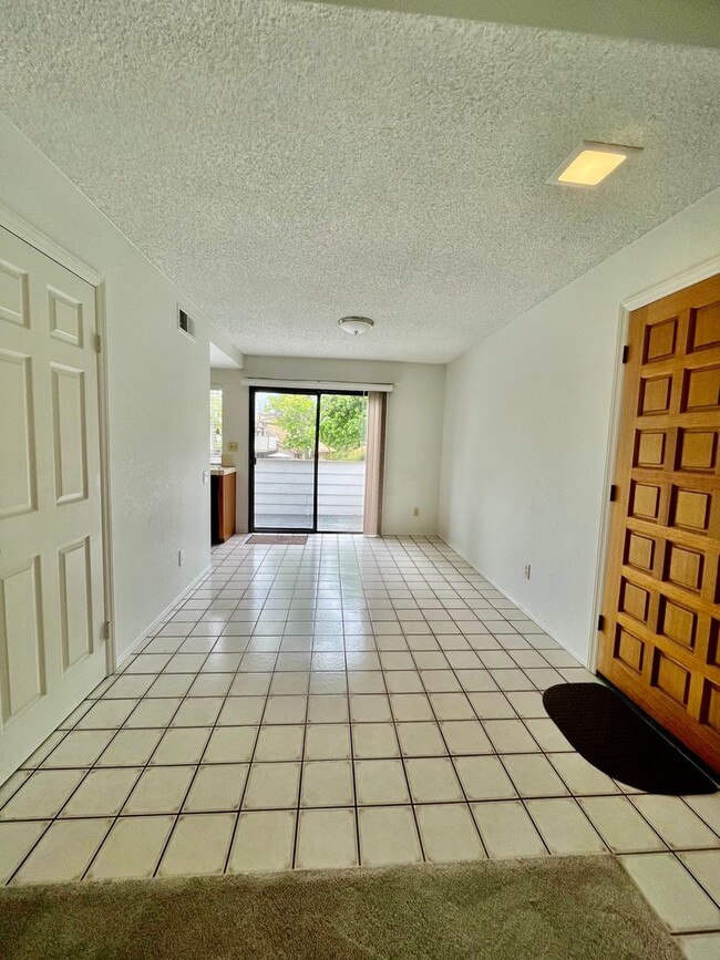 Building Photo - HUGE 2BD/2BA CLAIREMONT CONDO W/ 2 CAR GARAGE - ONLY $3,295/MONTH