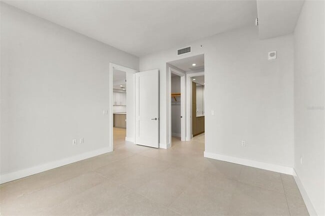 Building Photo - 275 1st Ave S