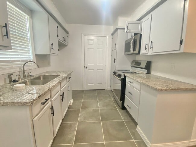 Building Photo - Newly remodeled home now available -