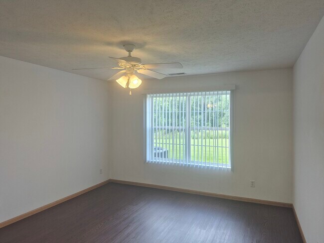 Building Photo - 901 Penny Ln
