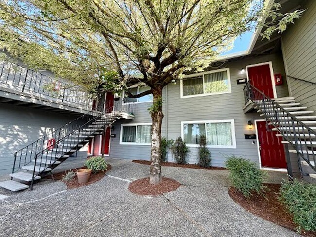 Building Photo - Montavilla 2 Bedroom Upstairs Apartment w/ A/C and Off Street Parking~ PETS WELCOME! 95 Walkscore