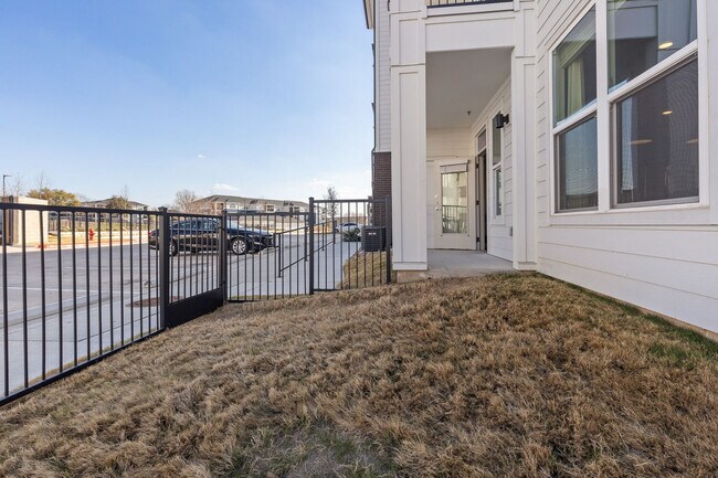 Building Photo - 1301 Leah Ave