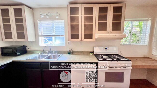 Building Photo - Garden oasis 2 bedroom with wrap around ya...