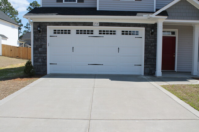 Building Photo - 1714 Veranda Court