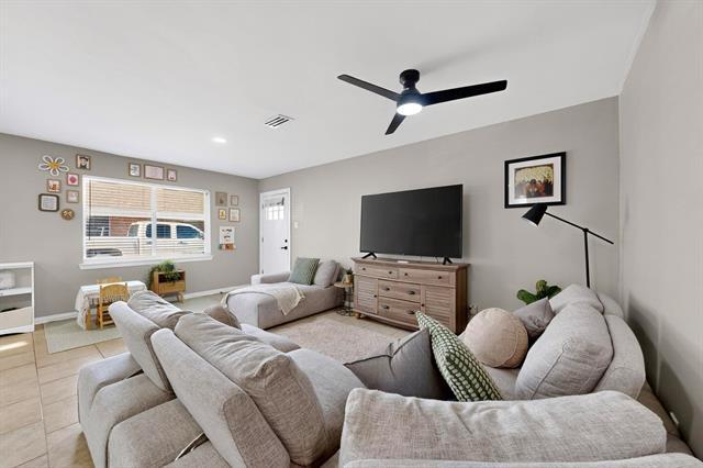 Building Photo - 10018 Olmos Dr