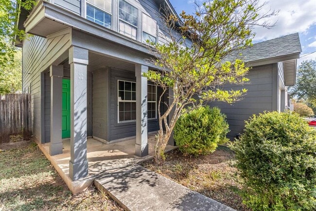 Building Photo - 1422 Meadow Pkwy