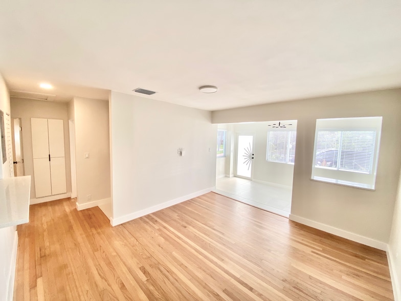 living area - 1631 Liberty St