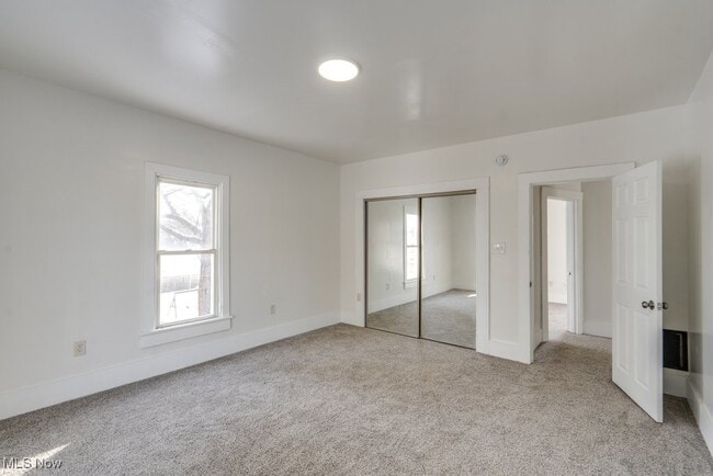 Building Photo - 155 W Walnut St