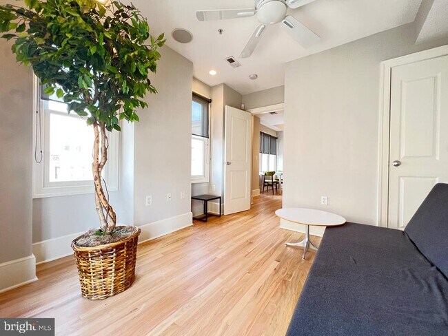 Building Photo - 1616 15th St NW