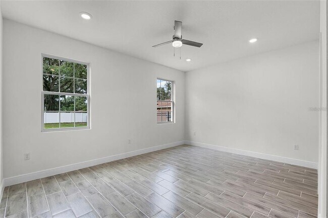 Building Photo - 2211 Simmons Ave