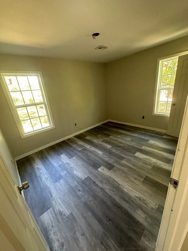 Building Photo - Cozy home in North Tulsa on a quiet street...