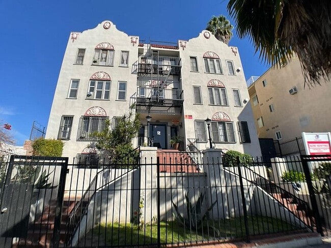 Building Photo - 316 S Berendo St