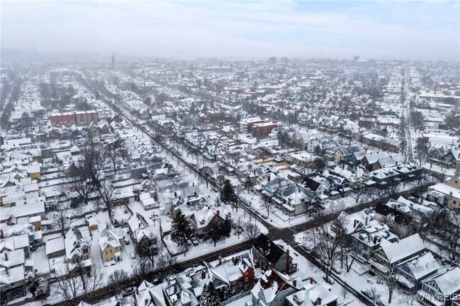 Building Photo - 365 W Utica St