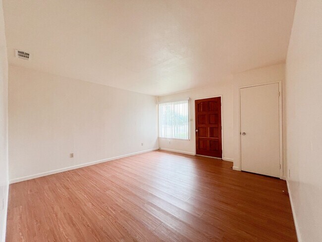 Building Photo - 4 Bedroom, 2 Bath Single Story Corner Lot Home in Rancho Cordova