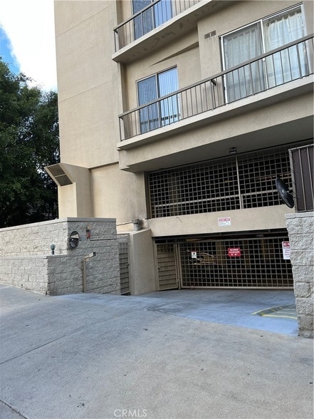 Building Photo - 10747 Wilshire Blvd