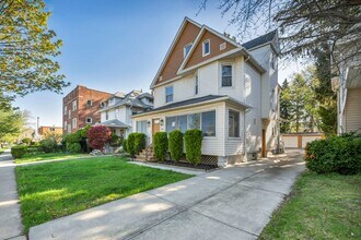 Building Photo - 1345 Cove Ave