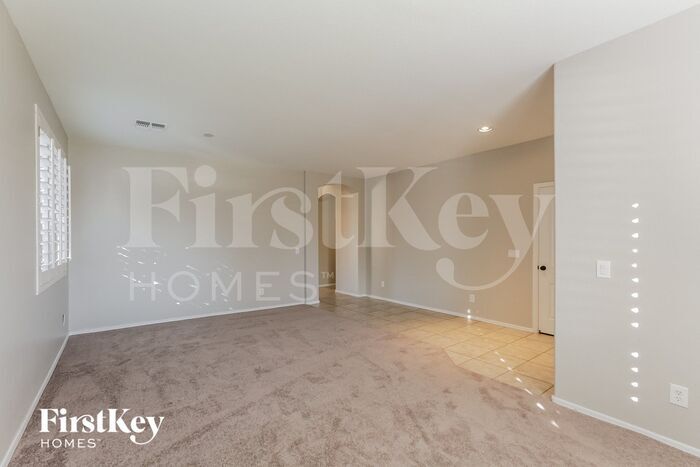 Building Photo - 302 S 124th Ave
