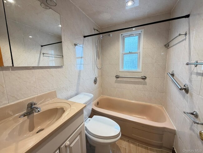 Building Photo - 137-02 64th Rd