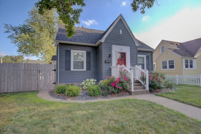 Primary Photo - Cute 3 Bed Home