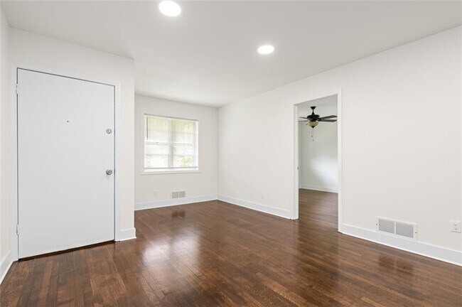 Building Photo - 1437 Vesta Ave
