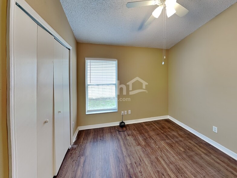 Building Photo - 12600 Parkbury Dr