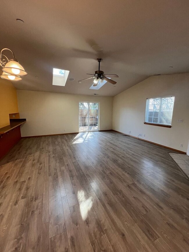 Building Photo - 3-Bedroom 2-Bathroom house in North Eugene
