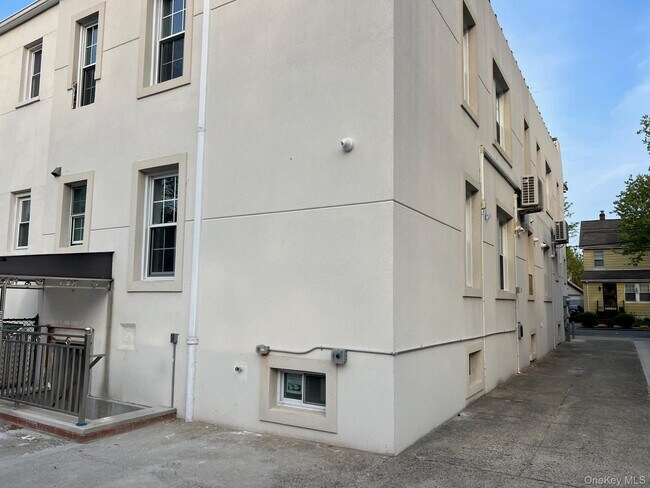 Building Photo - 89-21 69th Rd