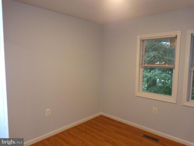 Building Photo - 5565 Peppercorn Dr