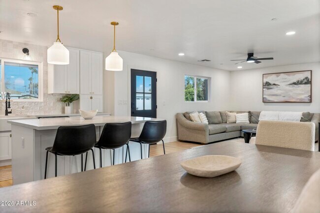 Building Photo - 8513 E Indianola Ave