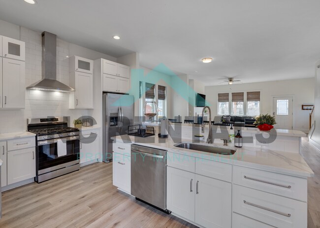 Building Photo - 1501 E Jones St