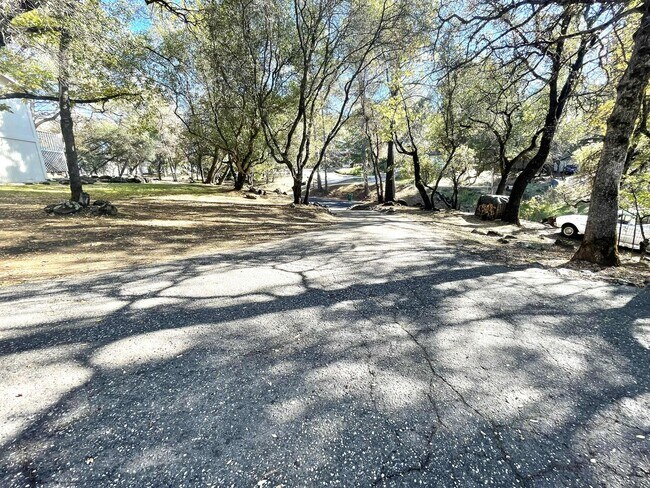 Building Photo - Open Floor plan single story home in beautiful Penn Valley, CA 95946