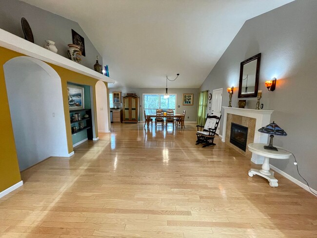 Building Photo - Charming Alta Sierra Home