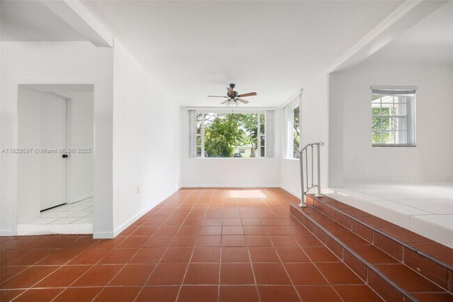 Building Photo - 5960 SW 46th Terrace
