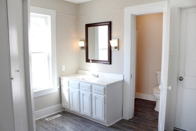 Building Photo - Charming 1.5-Story Home in Winfield – 3 Be...