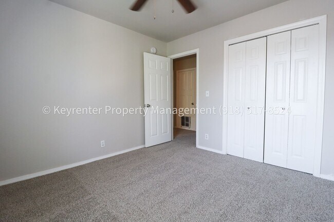Building Photo - 3 Bed | 1.5 Bath in Central Tulsa! ***Accepts Vouchers***