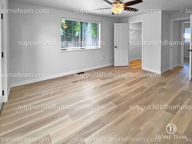 Building Photo - "Charming 3-Bedroom Retreat with Cozy Fire...