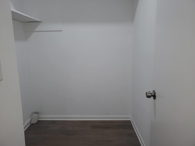 Building Photo - 1/2 off 1st months Rent move in special!!!...