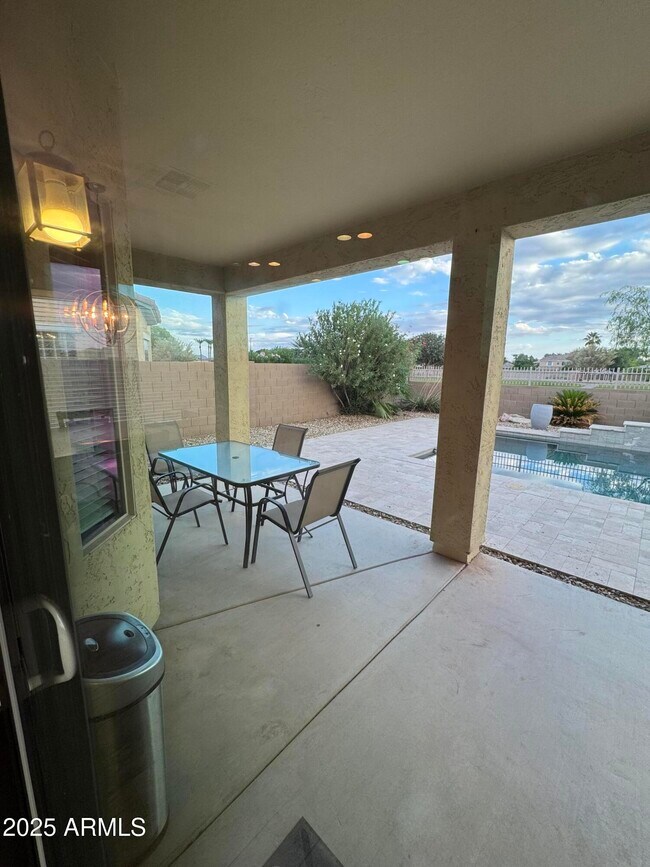Building Photo - 949 E Indian Wells Pl