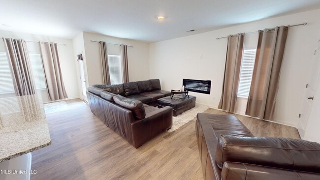 Building Photo - 2427 Hyacinth Ln