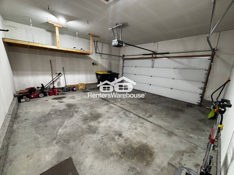 Building Photo - 330 NE Cardinal Ln